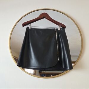 NWT Lulus Black Faux Leather Mini Skirt Medium Vegan Side Zip Date Night Grunge